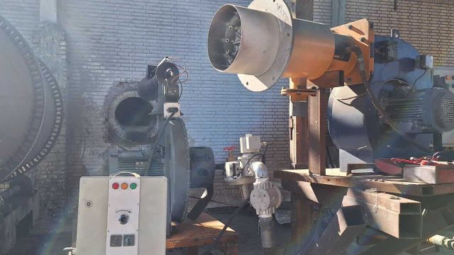 مشعل صنعتی هوشمند برای کاهش مصرف انرژی و بهبود کارایی در فرآیندهای صنعتی.